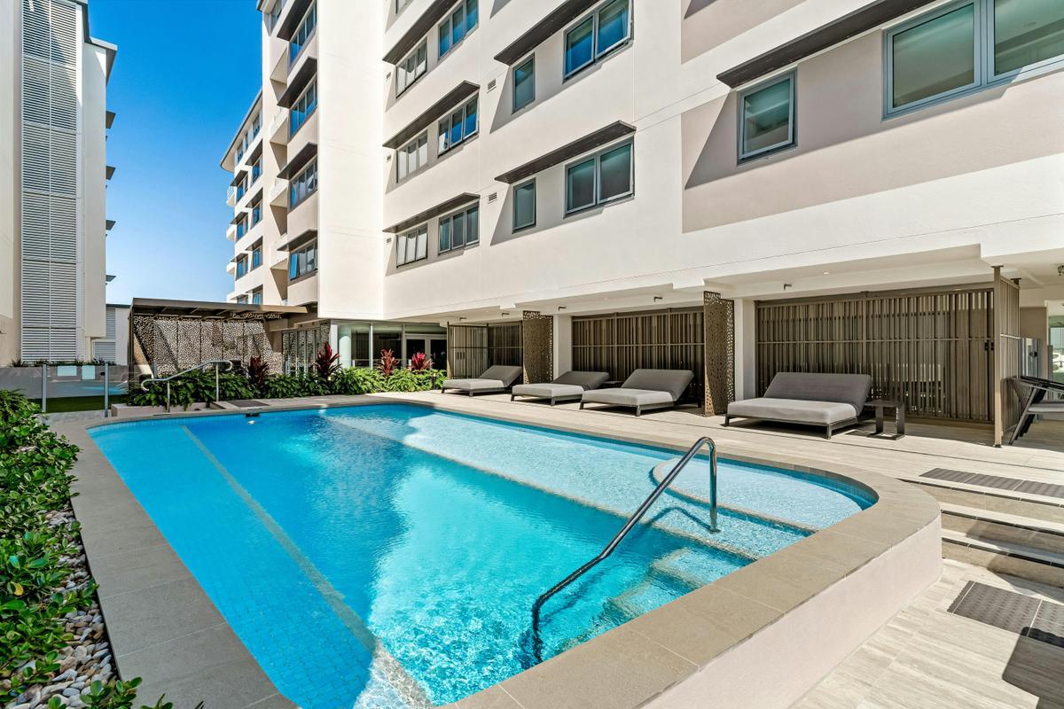 Pool & BBQ Area