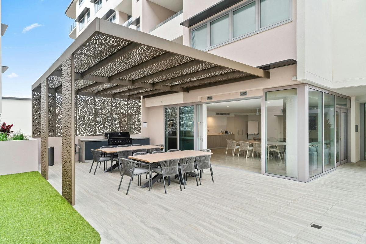 BBQ Area & Club Lounge