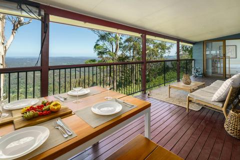 Montville Retreat With Hinterland & Coastal Views