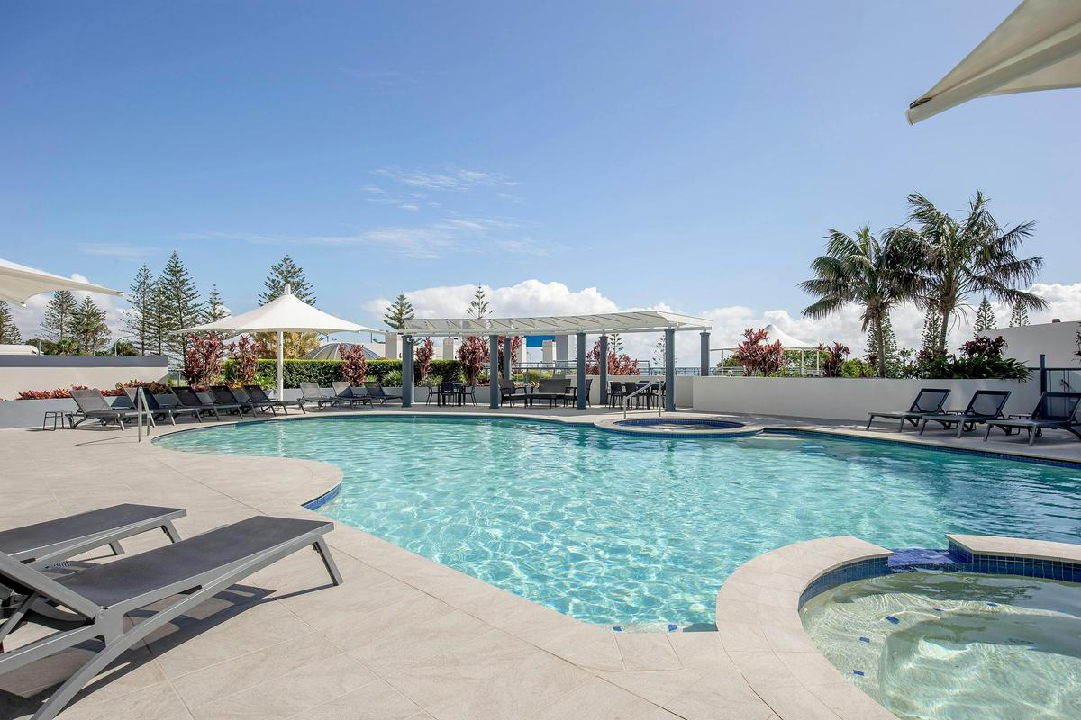 Mantra Mooloolaba Beach - Swimming Pool
