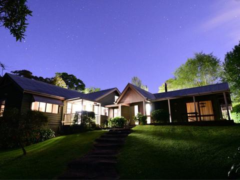 Mt Glorious Getaways: Homestead, Cottages, Weddings and Conference Centre