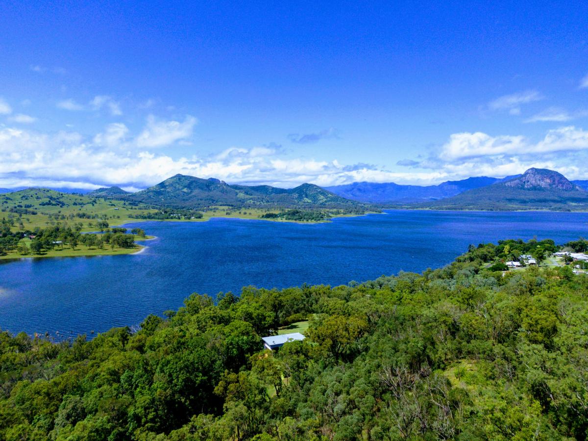 Stunning bush setting lakeside at Lake Moogerah