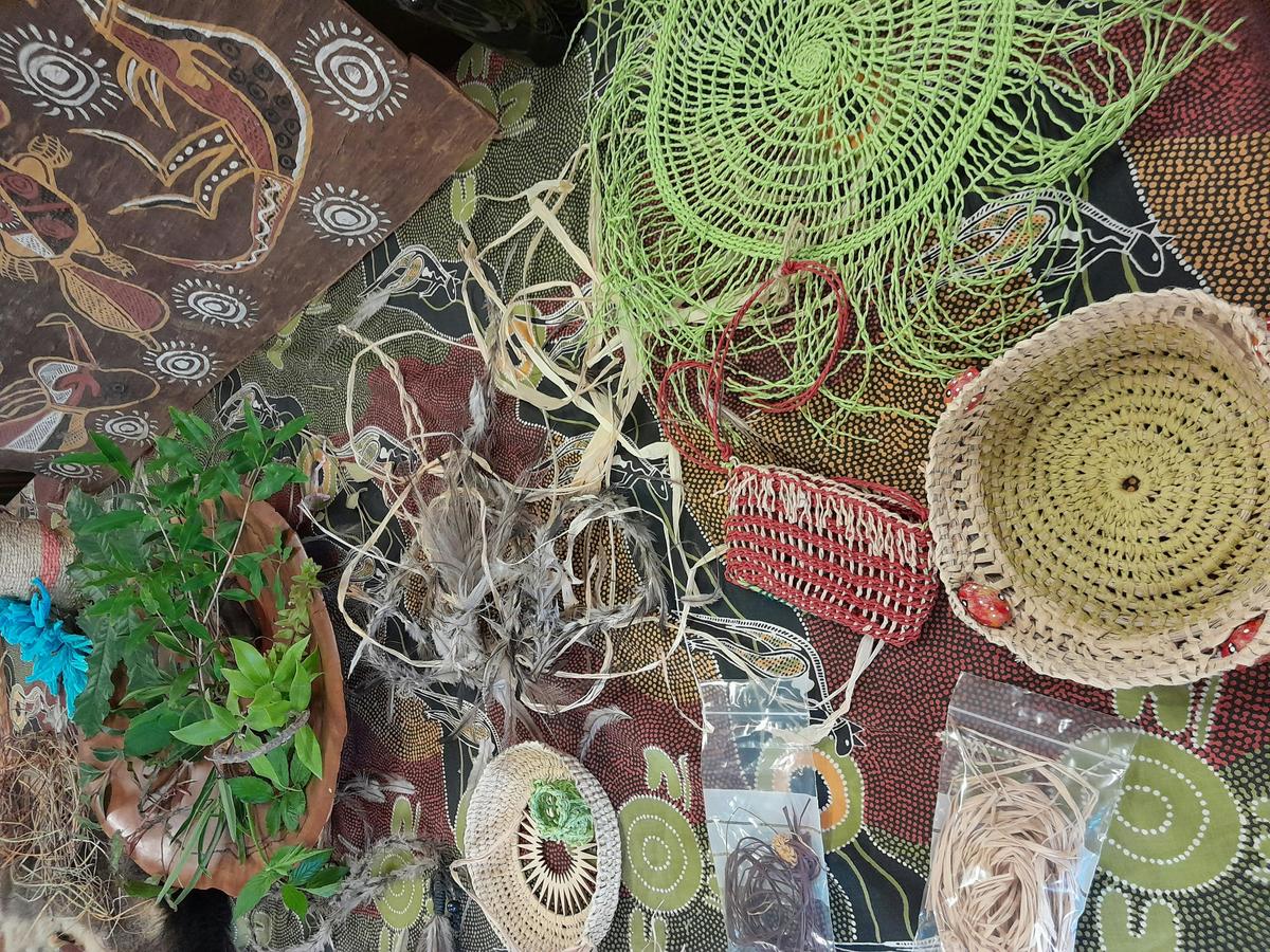 Maudu Collective weaving and bush tucker workshop