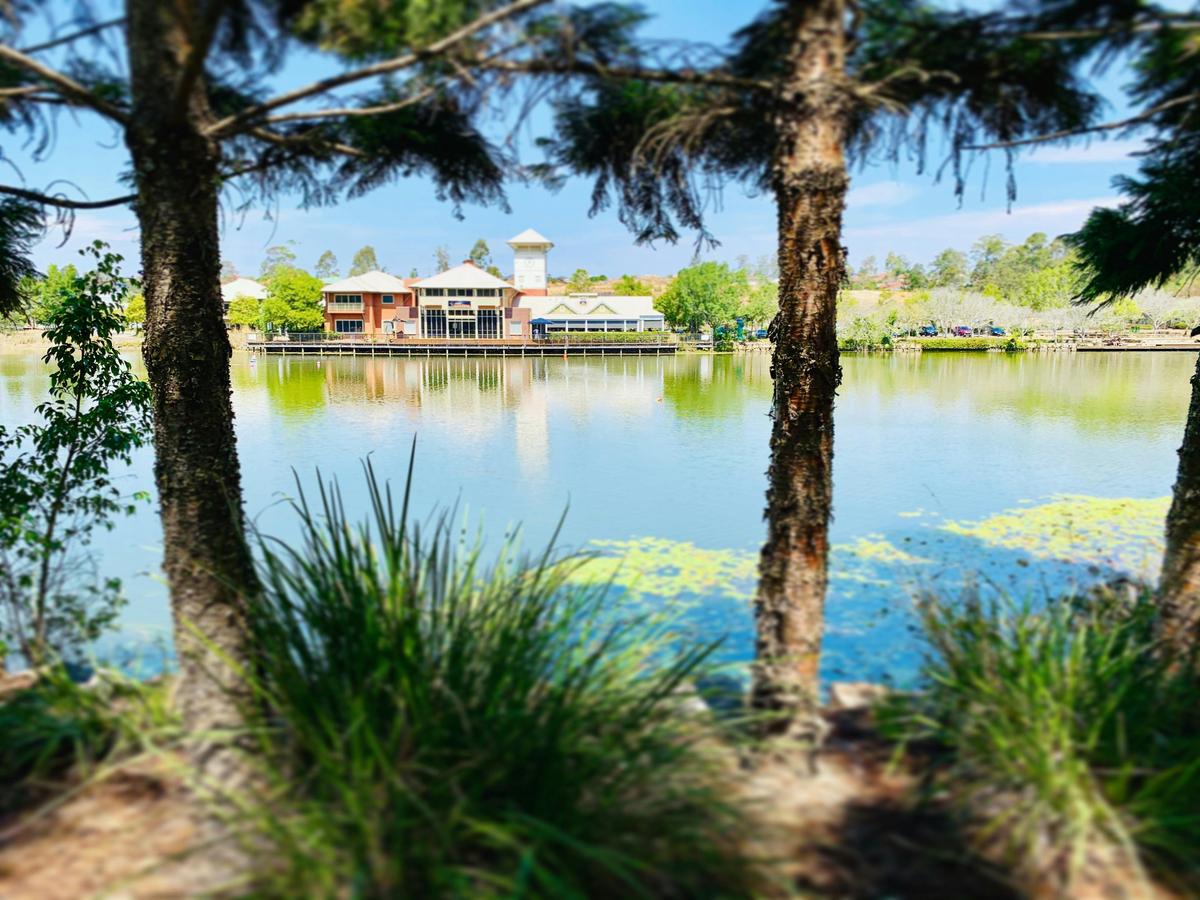 Lakeside Dining