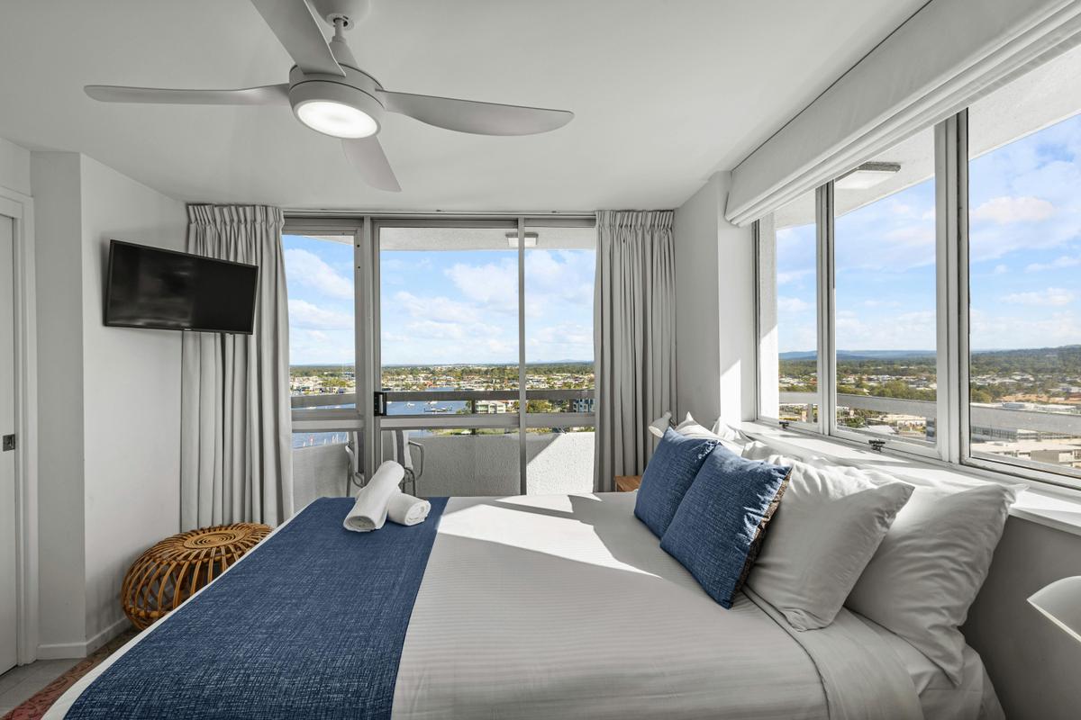 3 Bedroom Apartment - Panoramic Ocean View