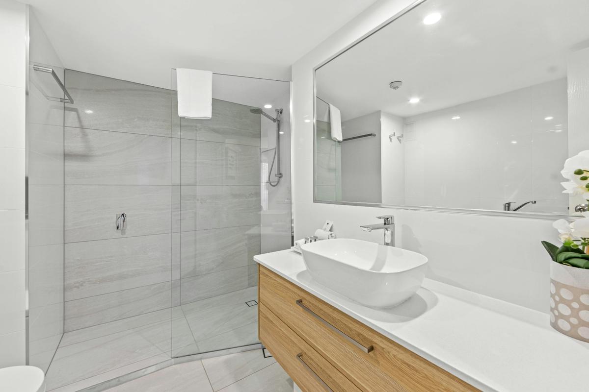 2 Bedroom Apartment - Pool and Garden View