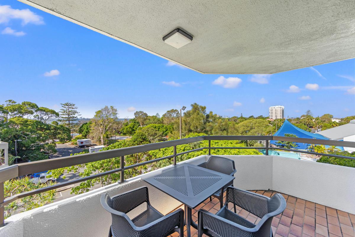 3 Bedroom Apartment - Pool and Garden View