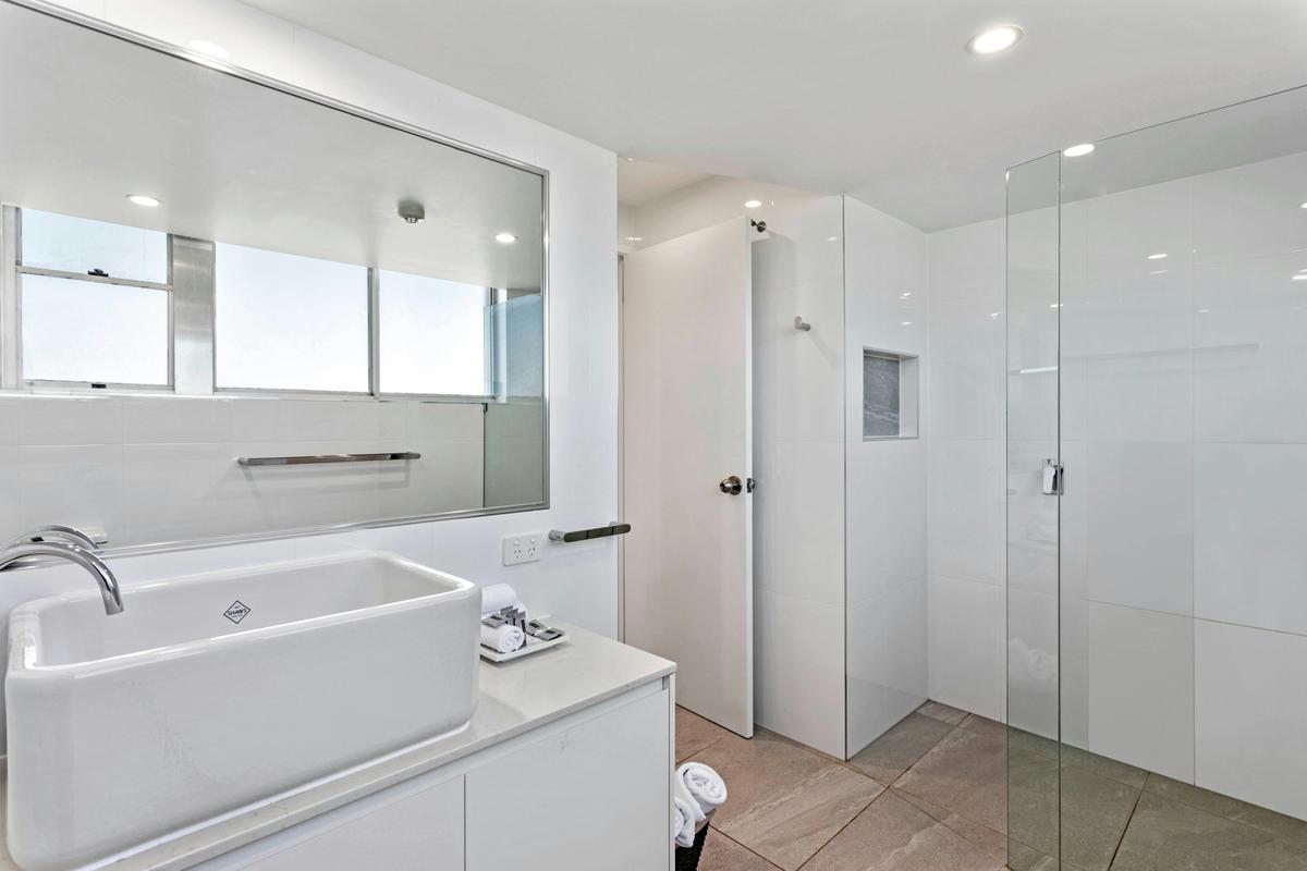 3 Bedroom Apartment - Panoramic Ocean View