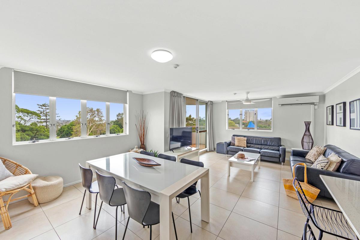 3 Bedroom Apartment - Pool and Garden View