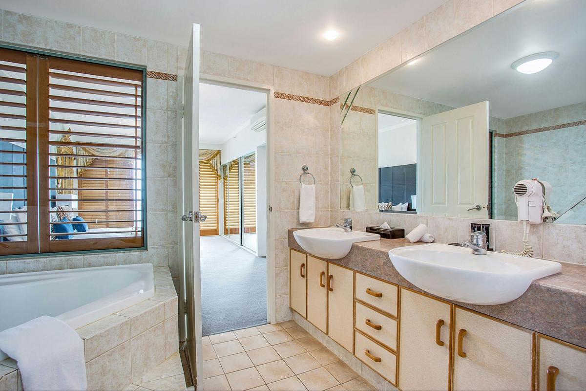 One Bedroom Ocean View Apartment
