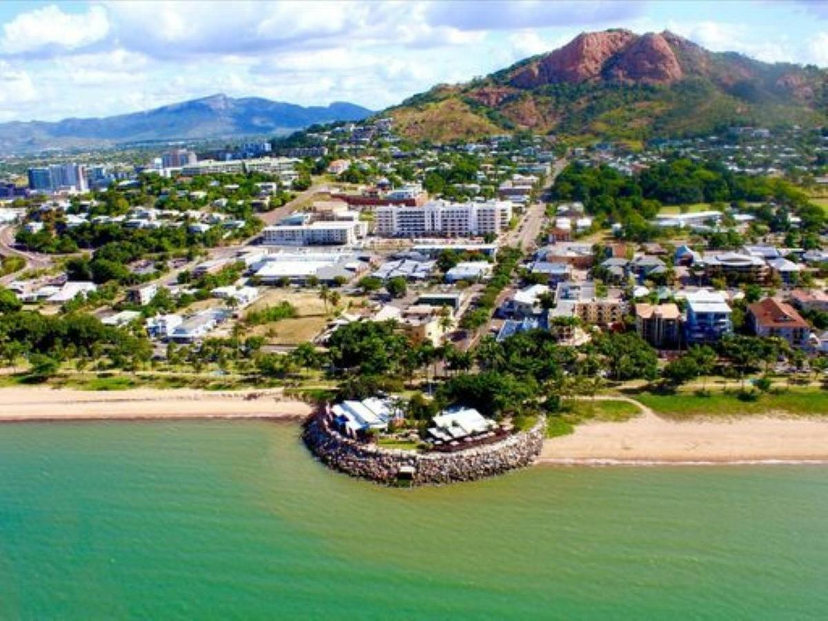 Townsville - 45 min Magnetic Island & Cape Cleveland Lighthouse