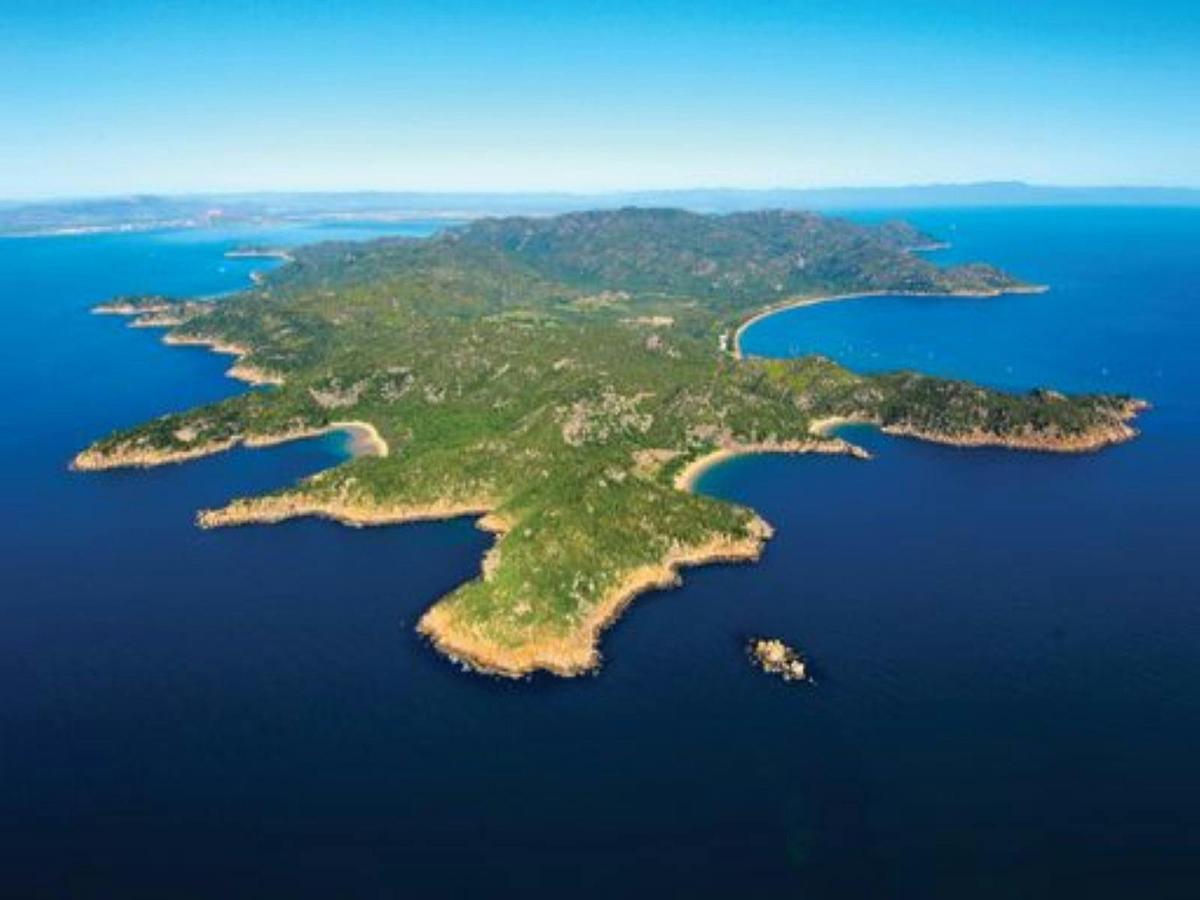 Townsville: 30 Minute Magnetic Island Scenic Flight