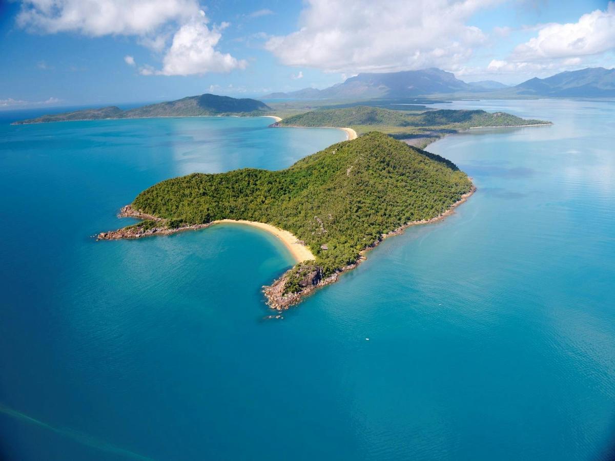 Townsville - 60 Minute Scenic Flight - Palm Island Group