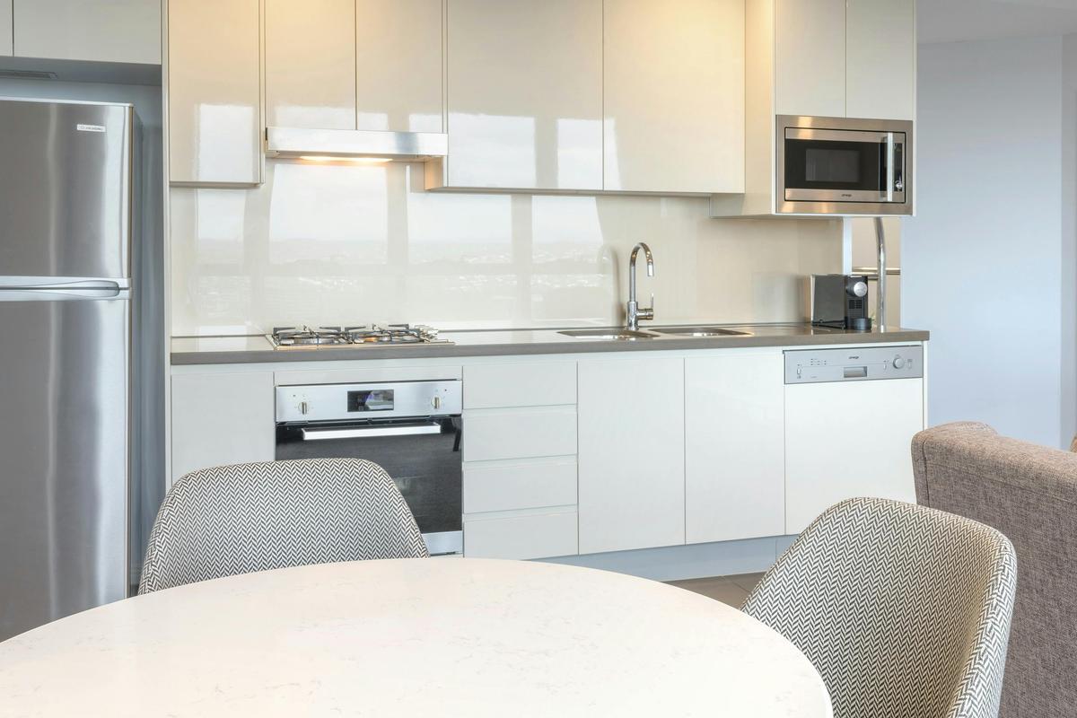 1 Bedroom Luxury Suite - Kitchen
