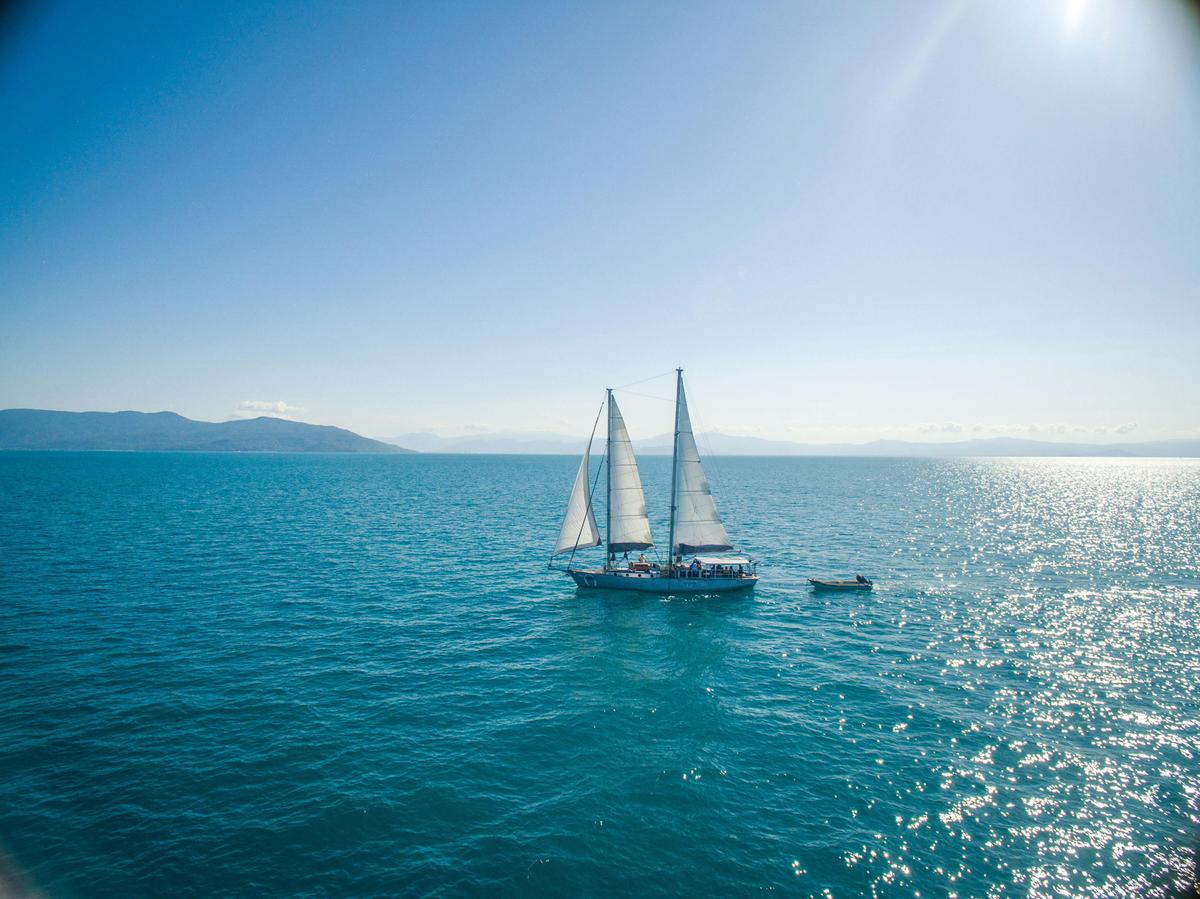 Ocean Free Sailing to Great Barrier Reef and Green Island