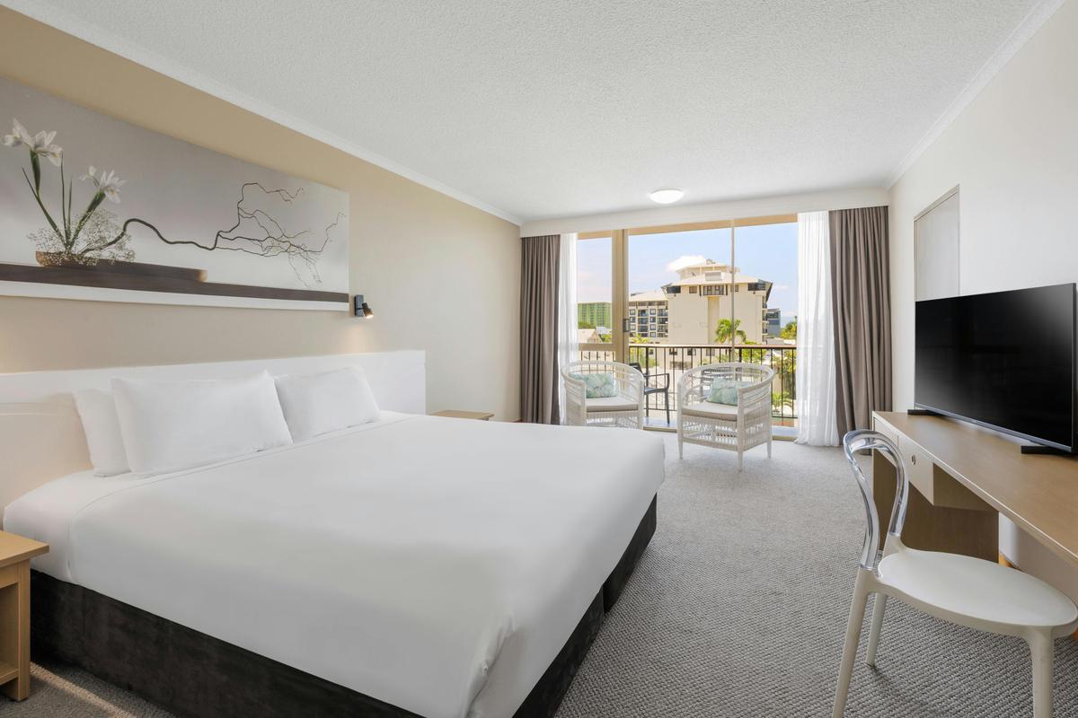 Deluxe King Balcony Room