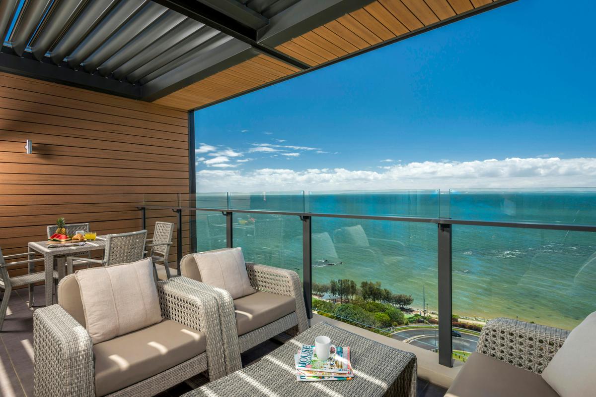Oaks Redcliffe Mon Komo Suites