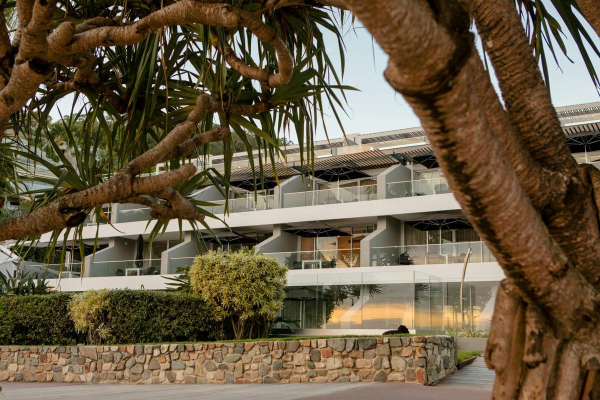 Netanya Noosa - Beachfront hotel Hastings Street