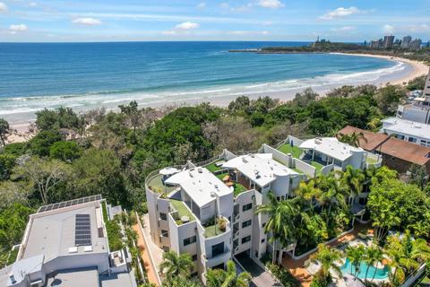 Deluxe Three Bedroom with Exclusive Rooftop - Apartments 12 & 13