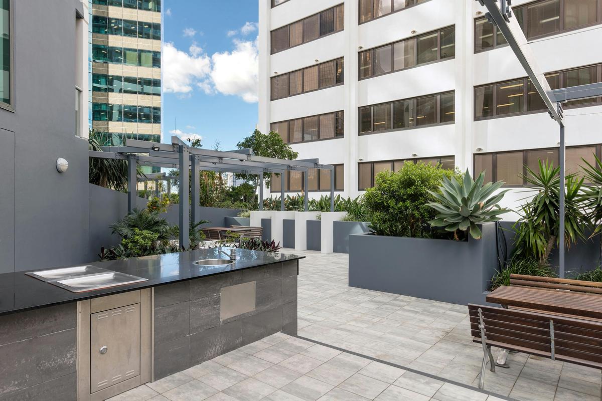 Oaks Brisbane on Felix Suites
