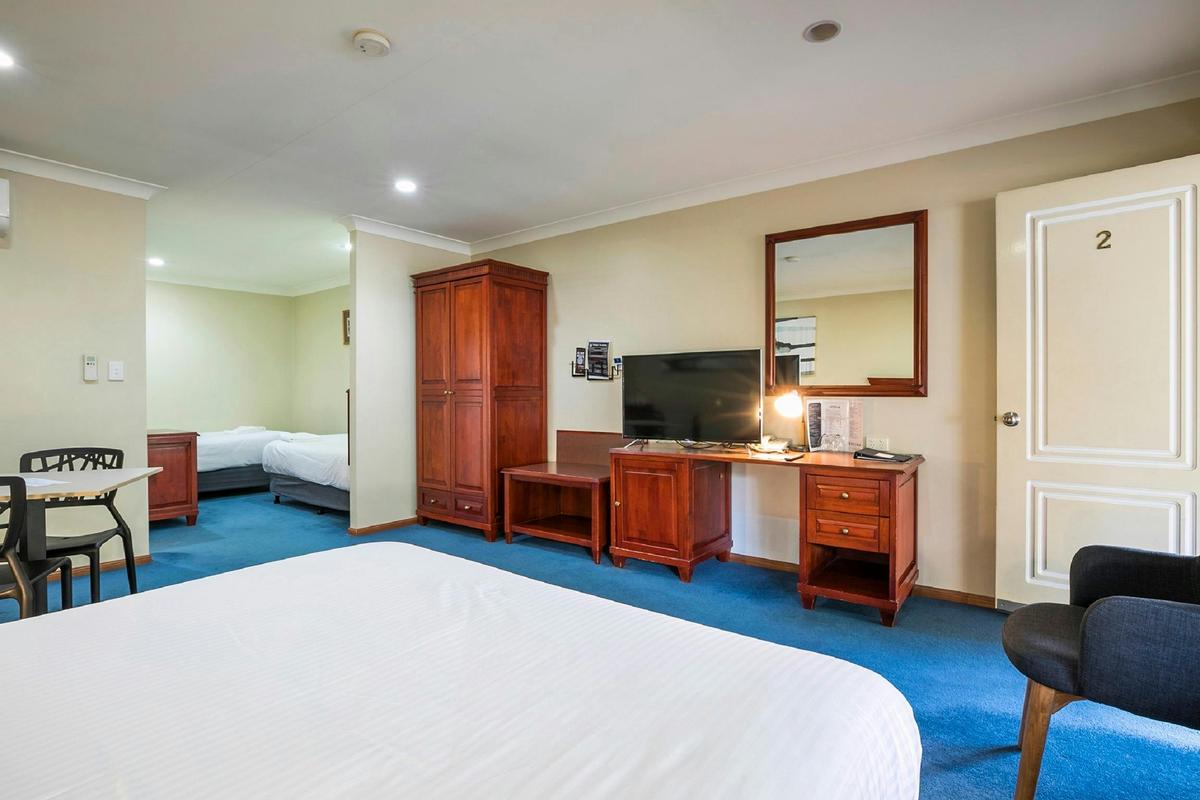 Studio Family