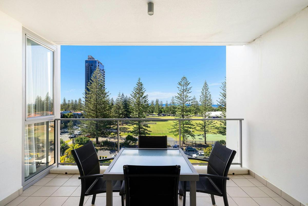 2 Bedroom 1 Bathroom Apartment