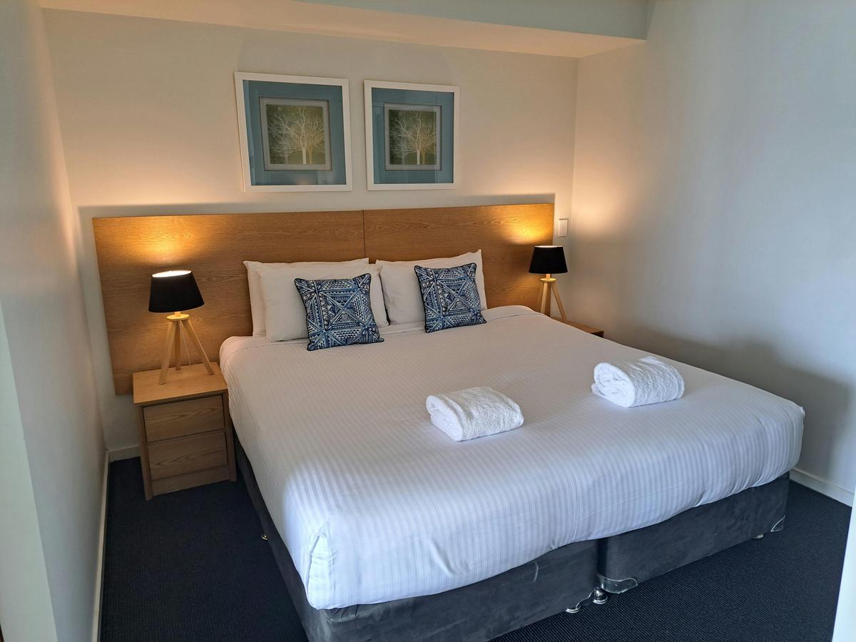 1 Bed fully-self contained apartment - Master Bed