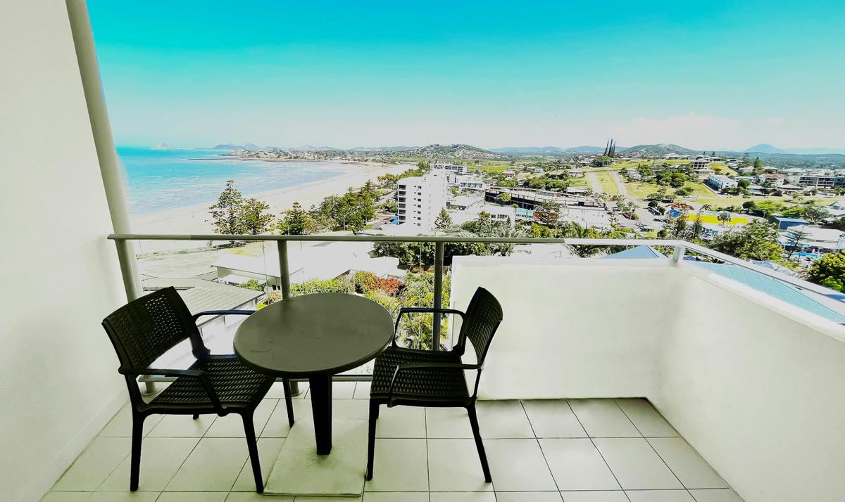 1 Bedroom  Apartment (walk-in Shower) Ocean, town, hinterland view