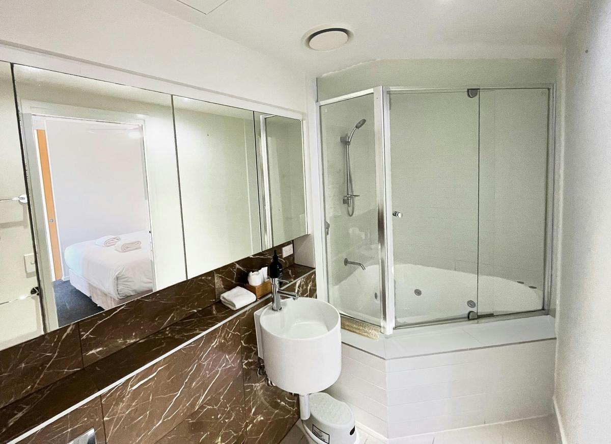 1 Bedroom Bath Apartment, Waterview's