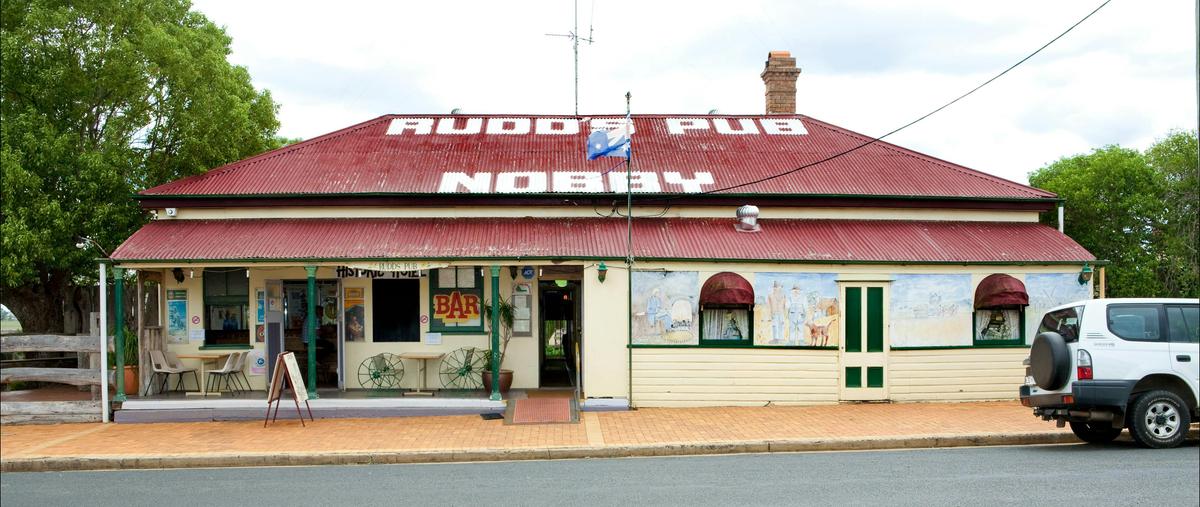 Rudd's Pub, Nobby
