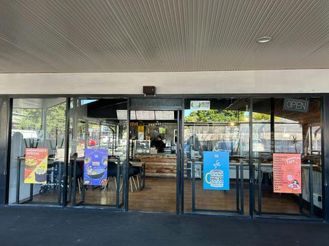 Mommylou Cafe and Restaurant