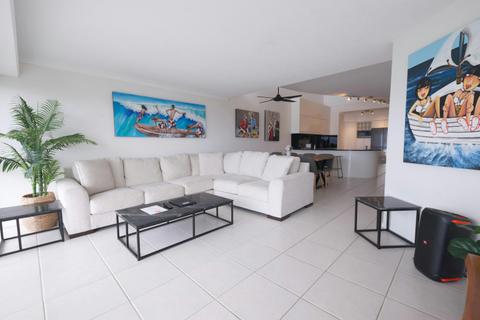 3 Bedroom Level 5 Superior Ocean View Apartment