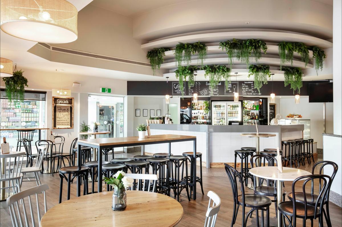 Novotel Surfers Paradise BLVD Cafe and Bar