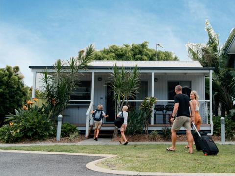 Deluxe Tropical and Seabreeze Villas