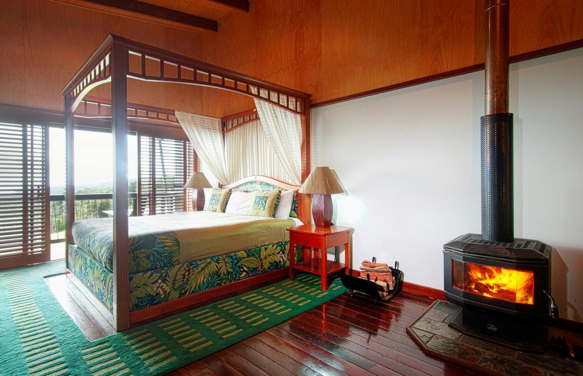 1 Bedroom Canopy Suite