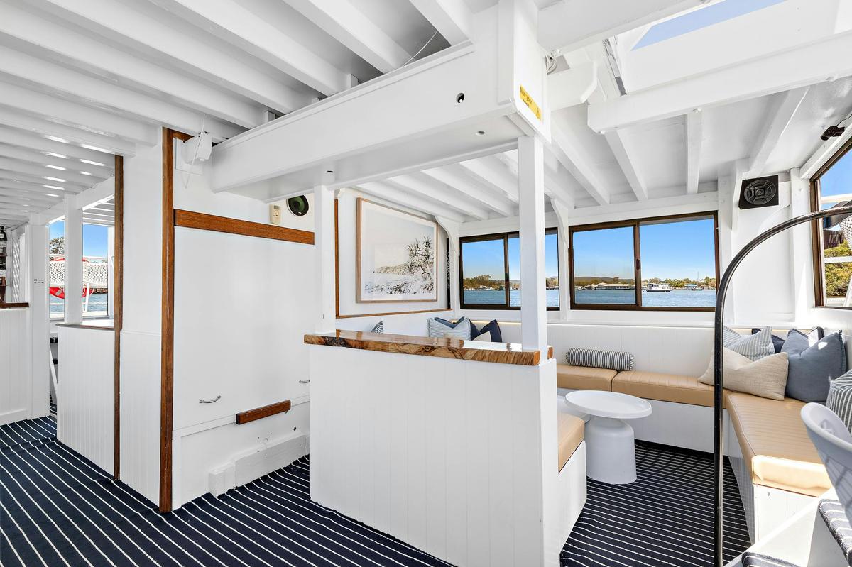 Noosa Queen saloon