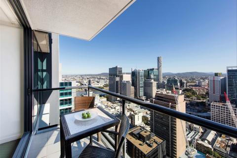 Oaks Brisbane on Charlotte Suites