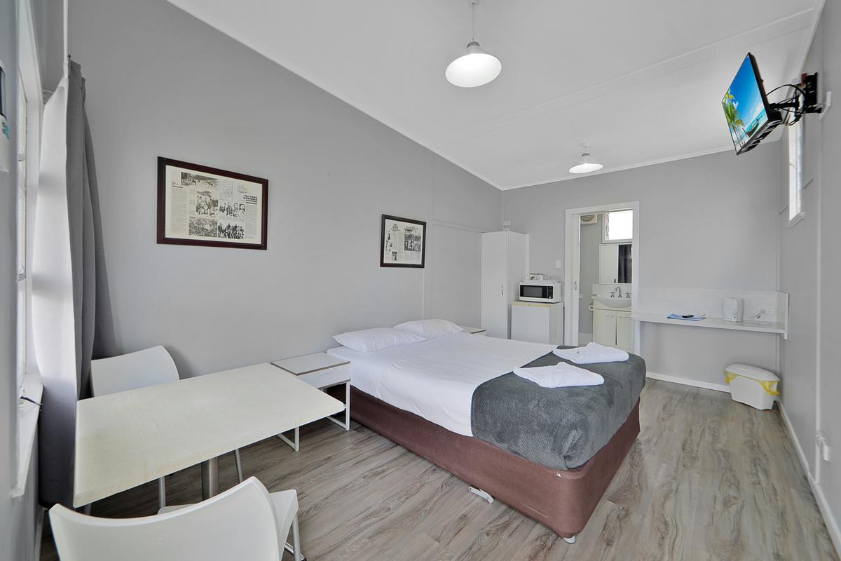 Motel Queen Room