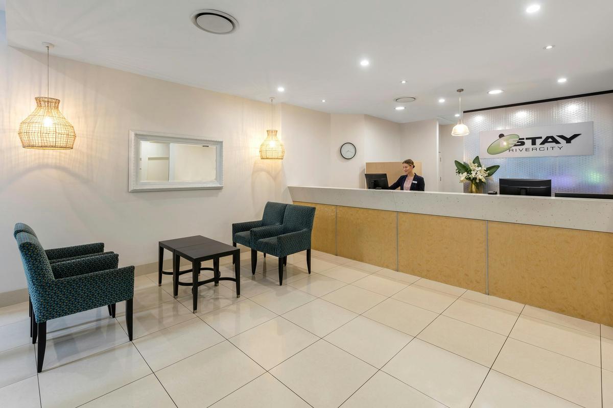 Oaks Brisbane River City Suites