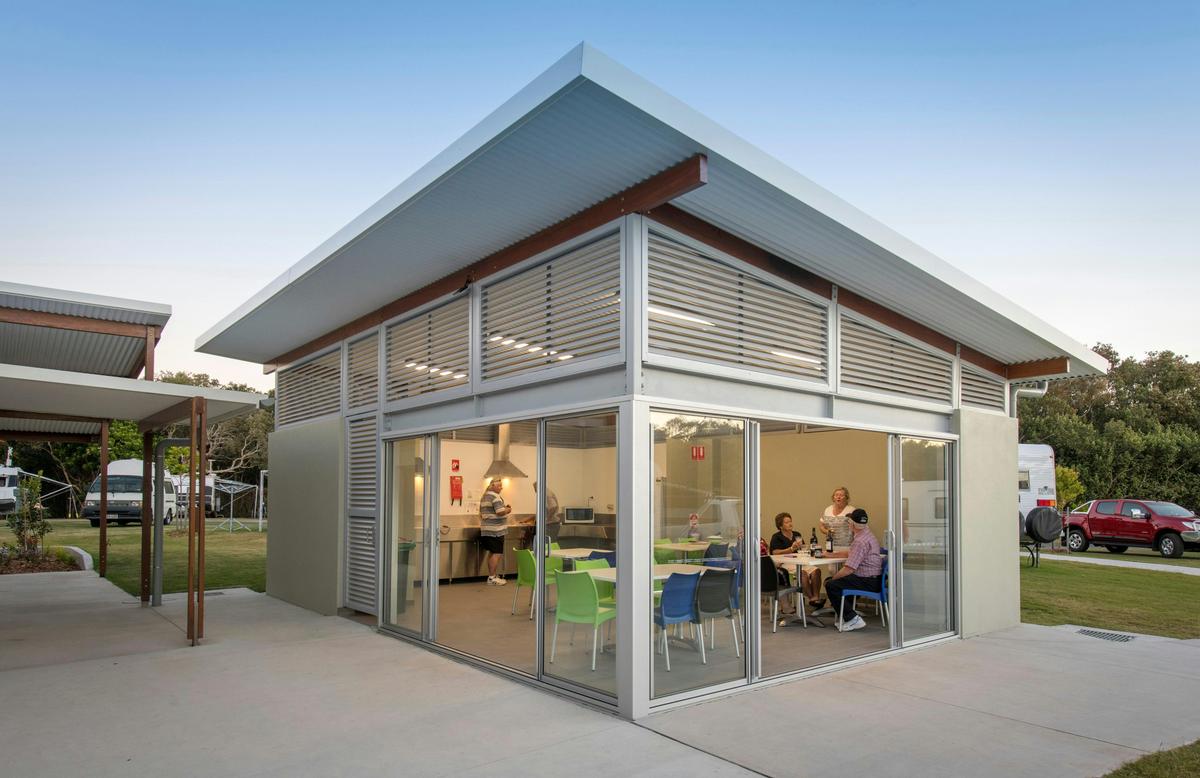 Mudjimba Beach Holiday Park - Camp Kitchen