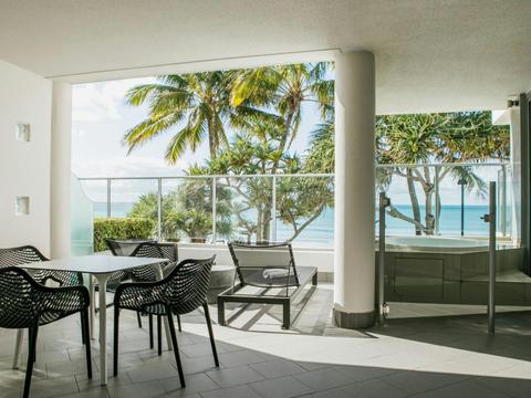 One Bedroom Beachfront Spa