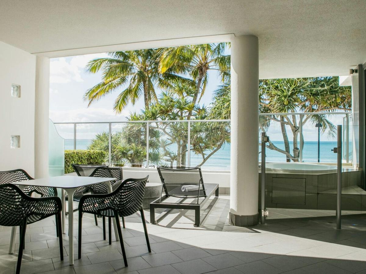 One Bedroom Beachfront Spa