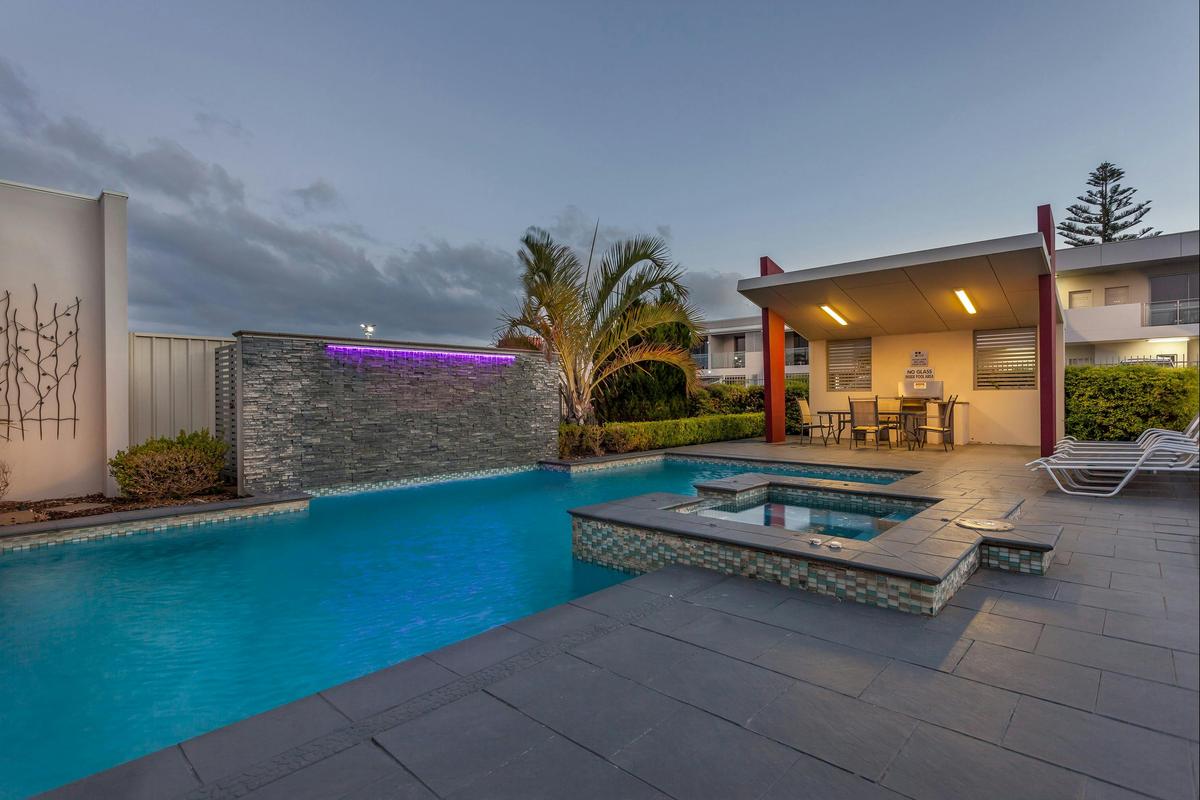 Hotel Pool