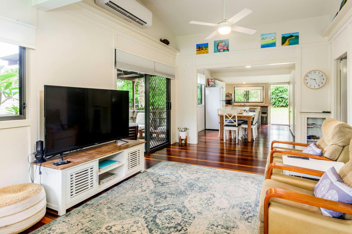 Lounge/dining area