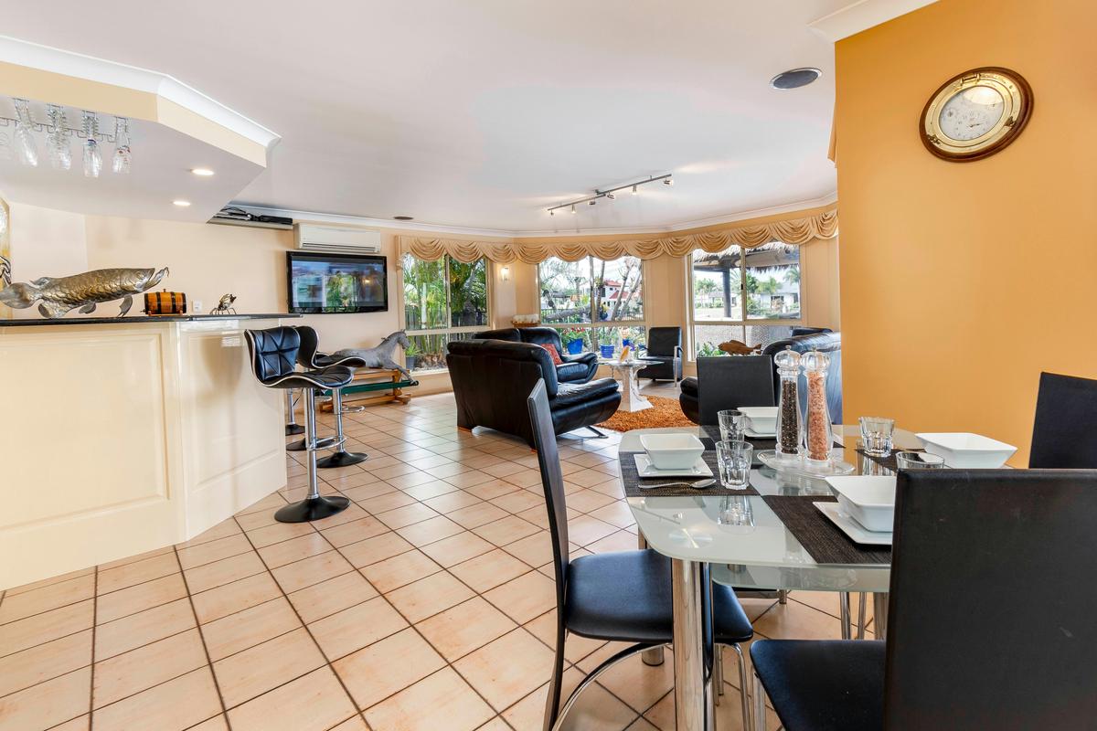 Dining/lounge