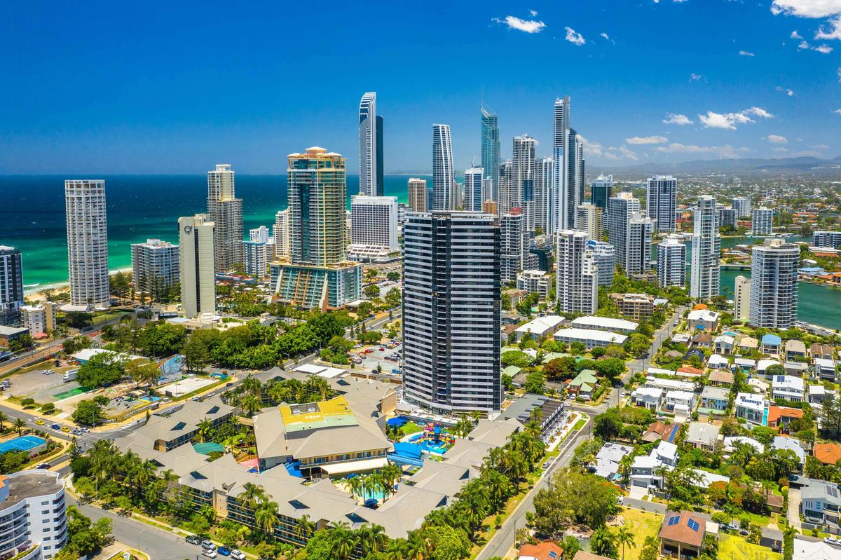 Paradise resort - Located in the best spot on the Gold Coast, just outside the heart of Surfers!