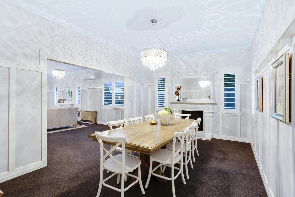 Nell's Place - Dining Room