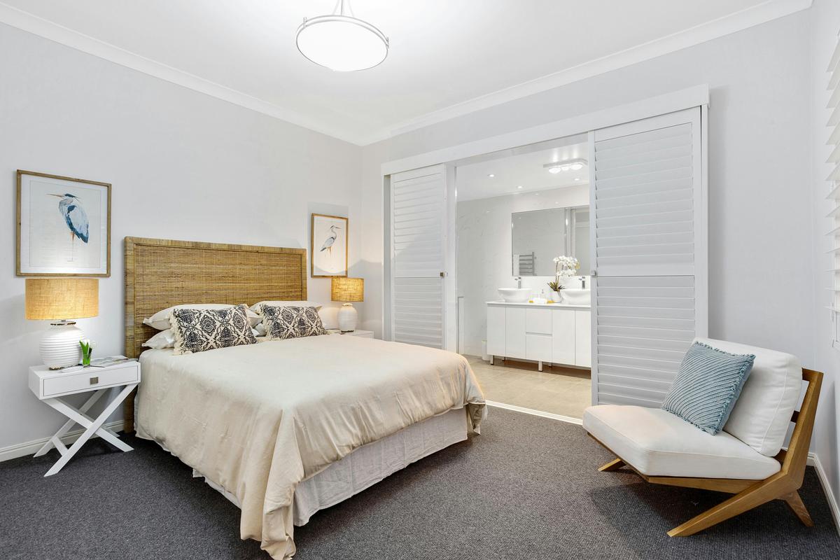 Nell's Place - Main Bedroom