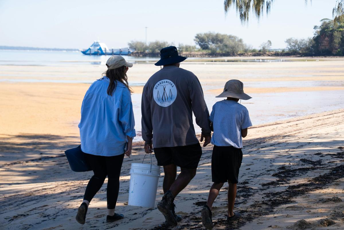 Quandamooka Oyster Farm Tours