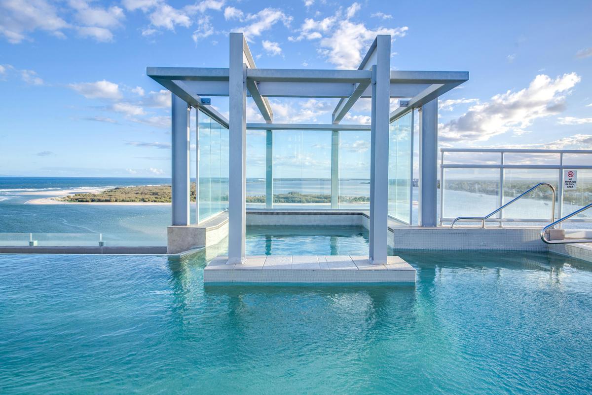 Roof Top Pool and Spa